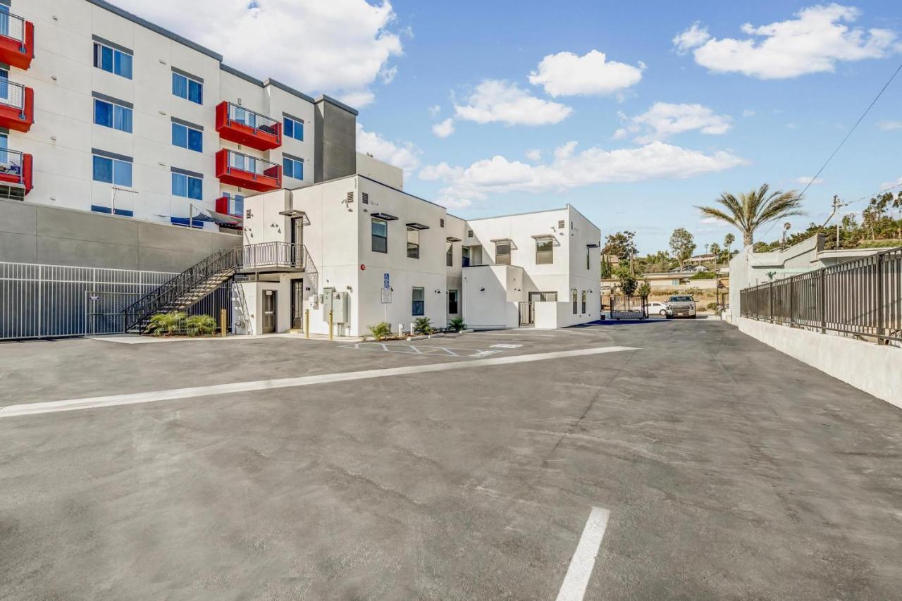 Single Bedroom - Queen Size. Heart Of Downtown Vista Esterno foto